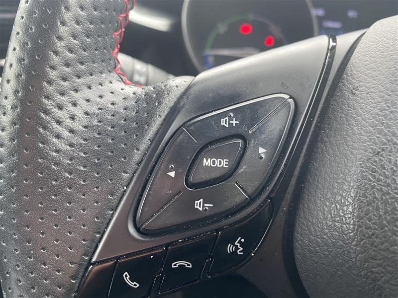 Used Toyota C-HR 2023 for sale - 76819300: Photo 21