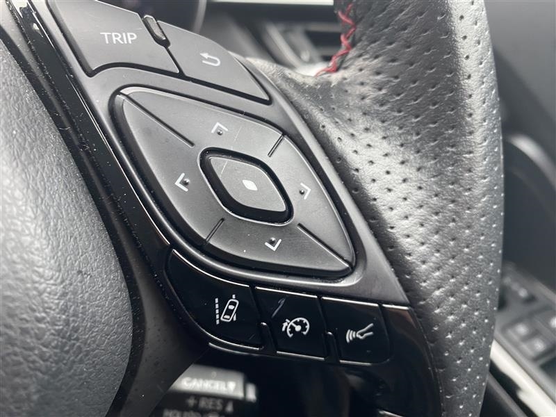 Used Toyota C-HR 2023 for sale - 76819300: Photo 22