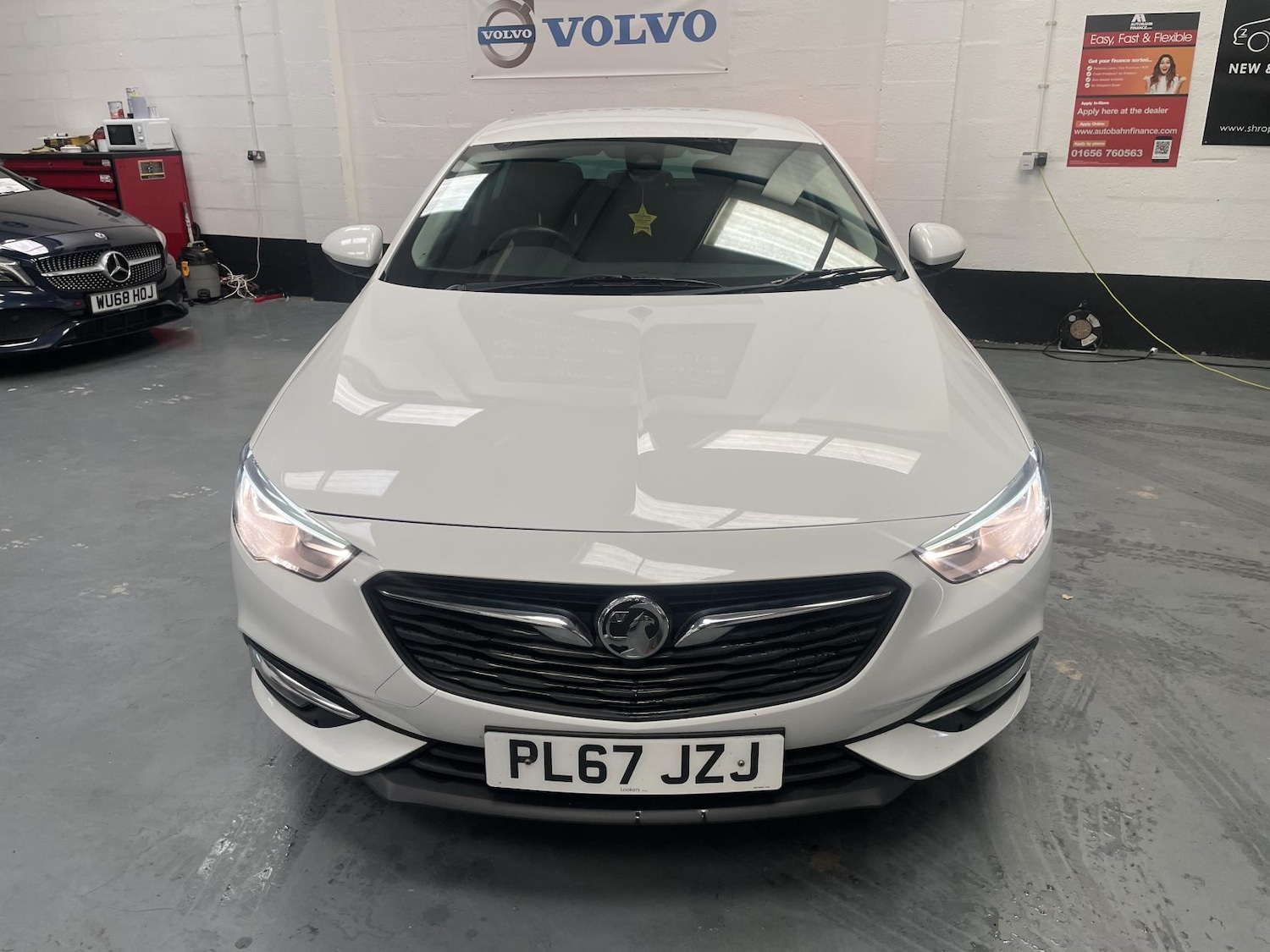 Used Vauxhall Insignia 2017 for sale - 76384862: Photo 2