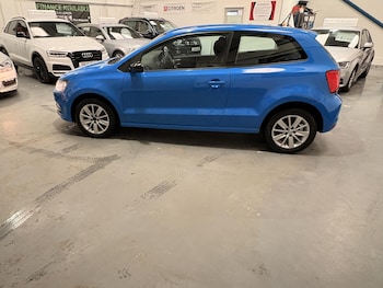 Used Volkswagen Polo 2015 for sale - 77679049: Photo