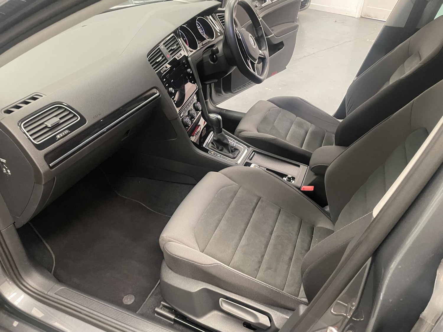 Used Volkswagen Golf 2020 for sale - 76384863: Photo 21