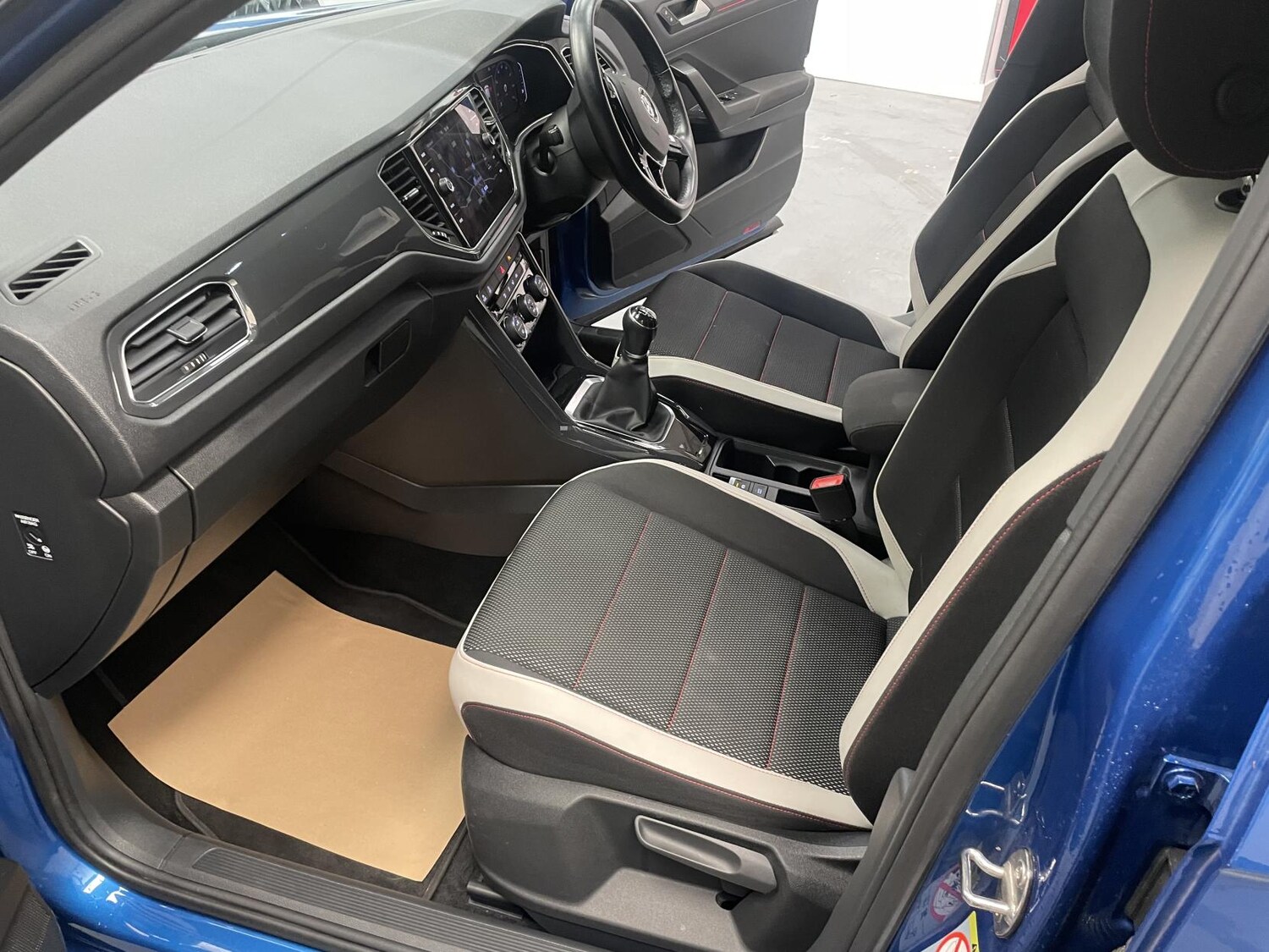 Used Volkswagen T-Roc 2018 for sale - 76384844: Photo 23