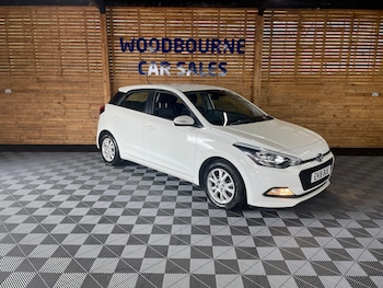 Used Hyundai i20 2018 for sale - 76057806: Photo