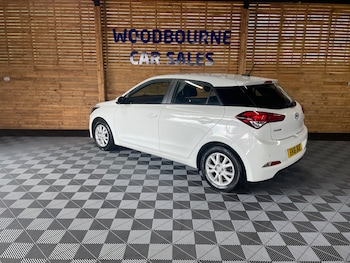 Used Hyundai i20 2018 for sale - 76057806: Photo