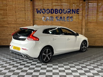 Used Volvo V40 2018 for sale - 79241122: Photo