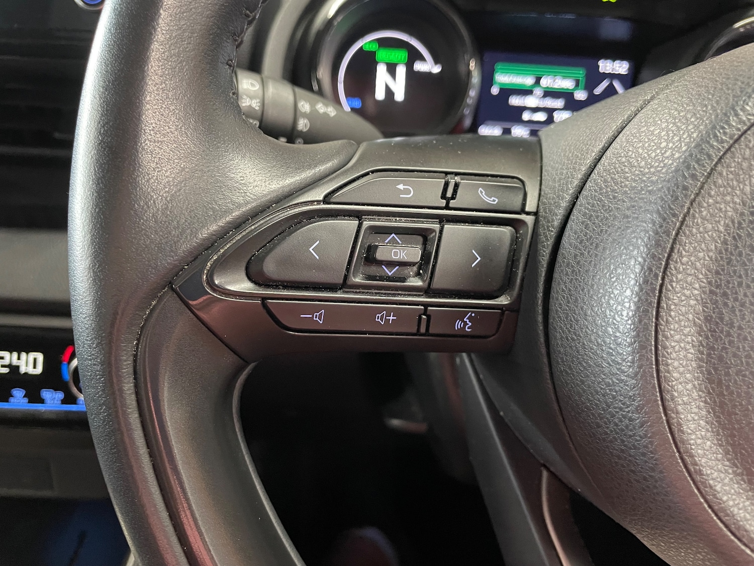 Used Mazda Mazda2 HYBRID 2023 for sale - 76057803: Photo 16