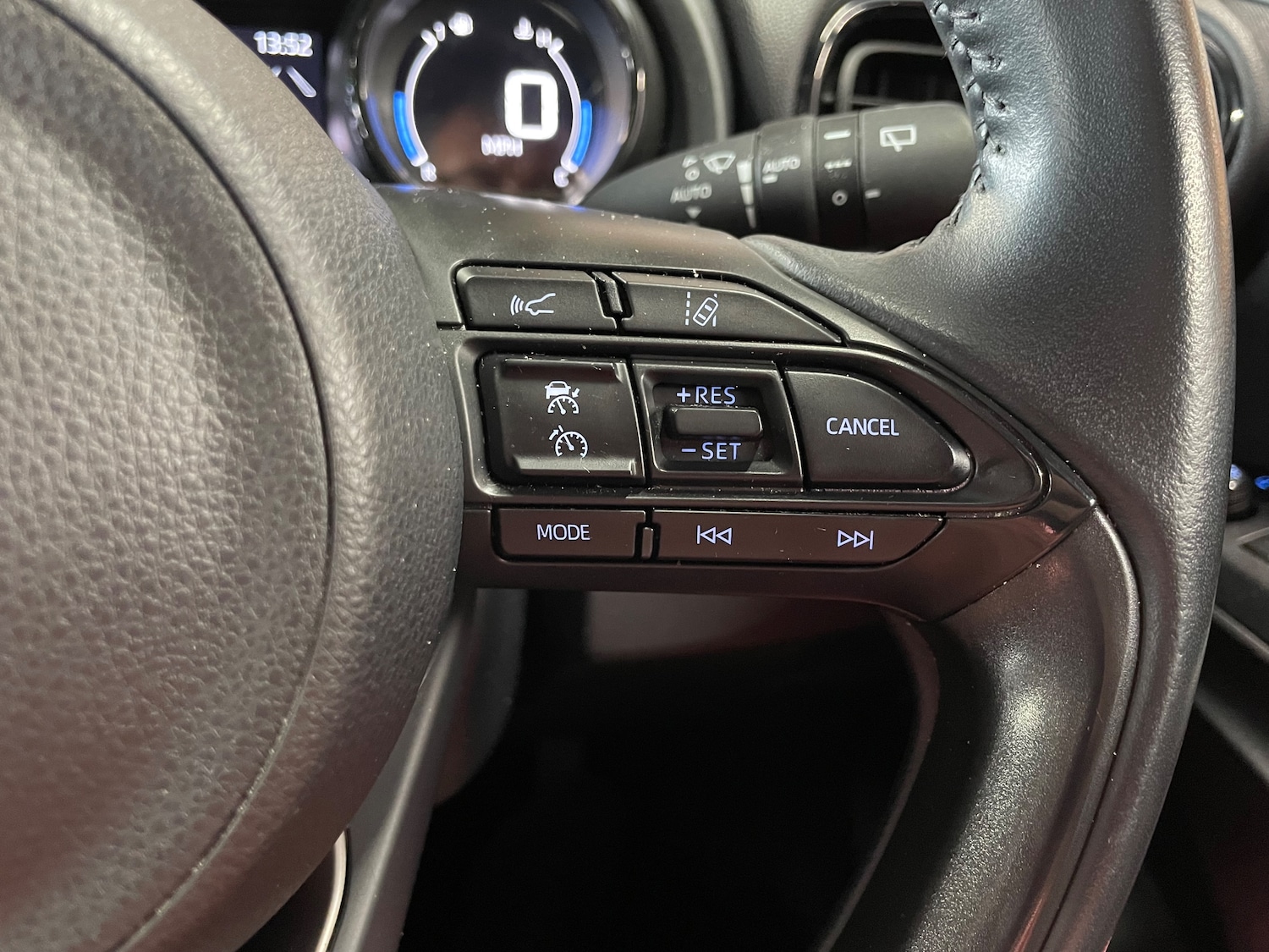 Used Mazda Mazda2 HYBRID 2023 for sale - 76057803: Photo 17