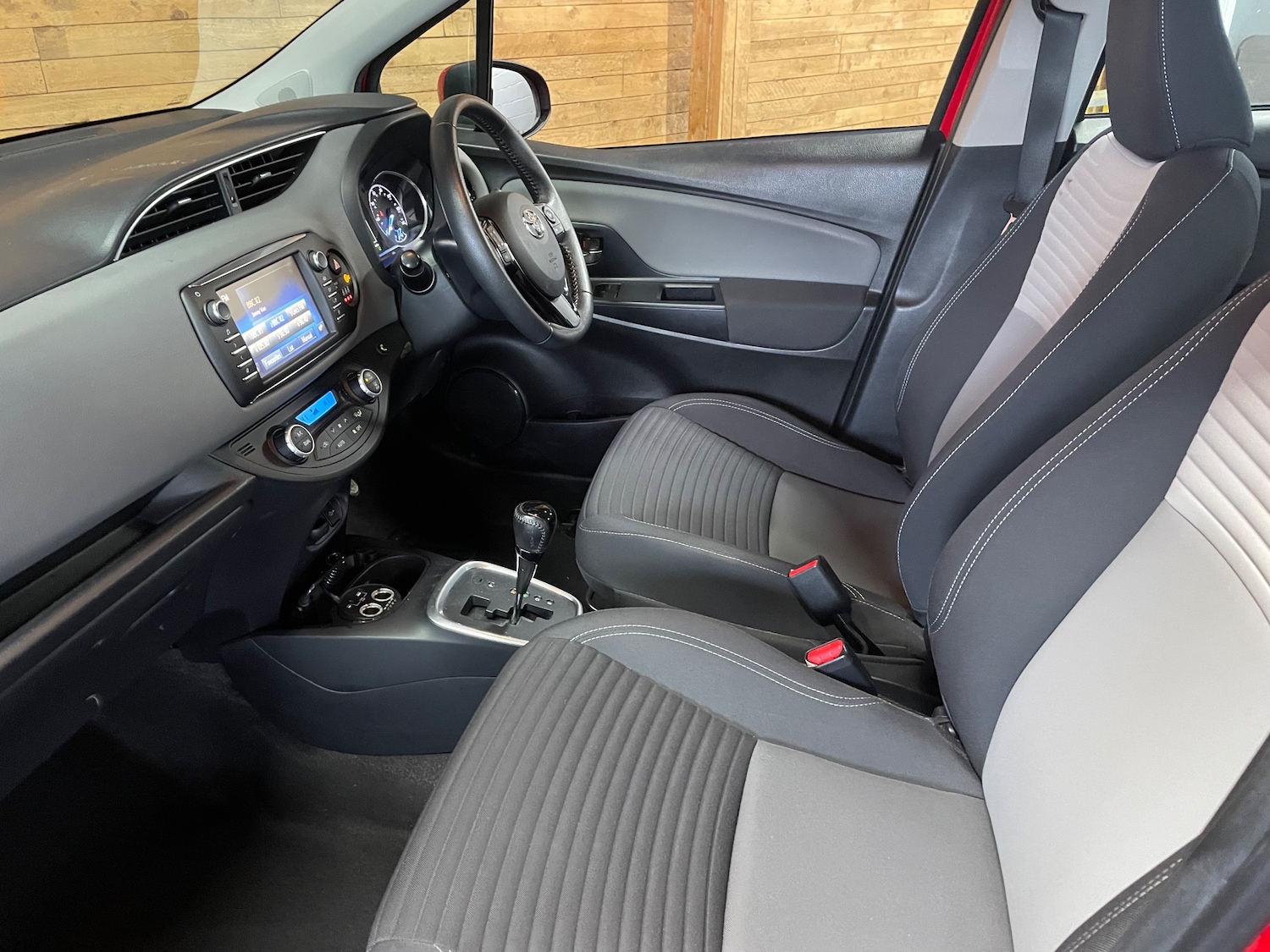 Used Toyota Yaris 2018 for sale - 77417552: Photo 11