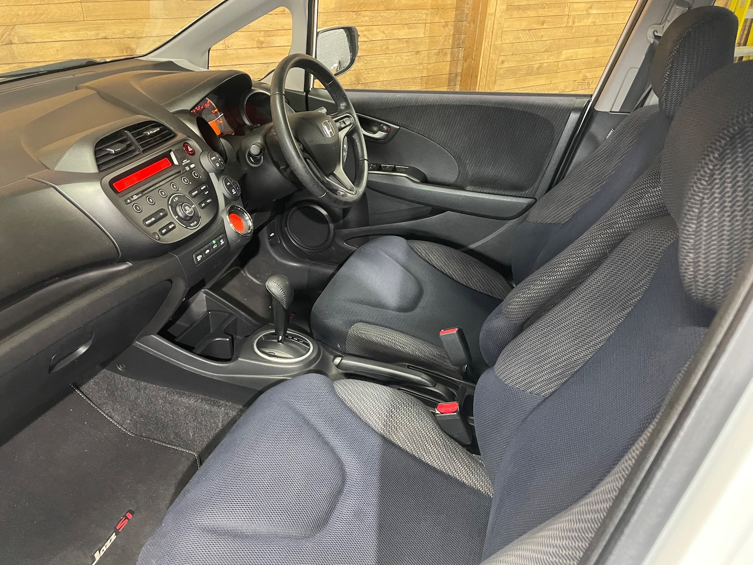 Used Honda Jazz for sale - 77475100: Photo 11