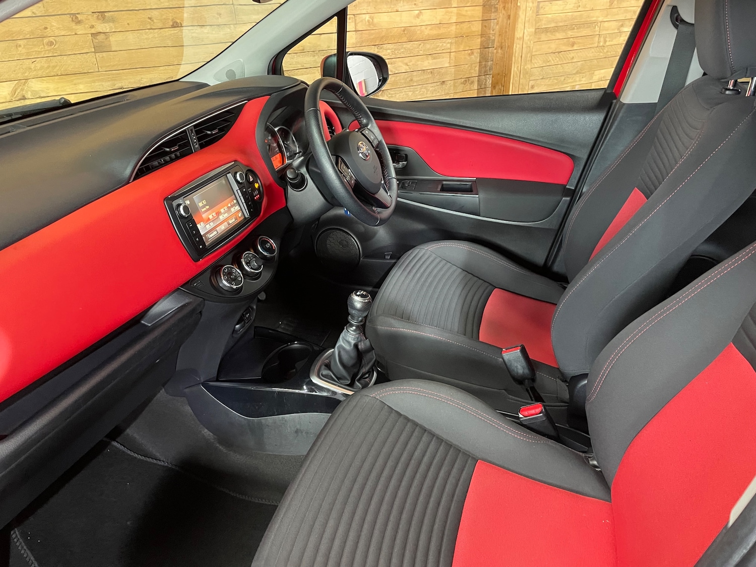 Used Toyota Yaris 2015 for sale - 76480819: Photo 11