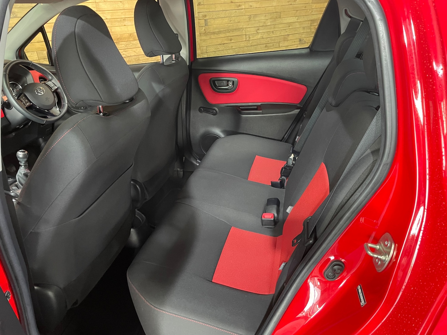 Used Toyota Yaris 2015 for sale - 76480819: Photo 12