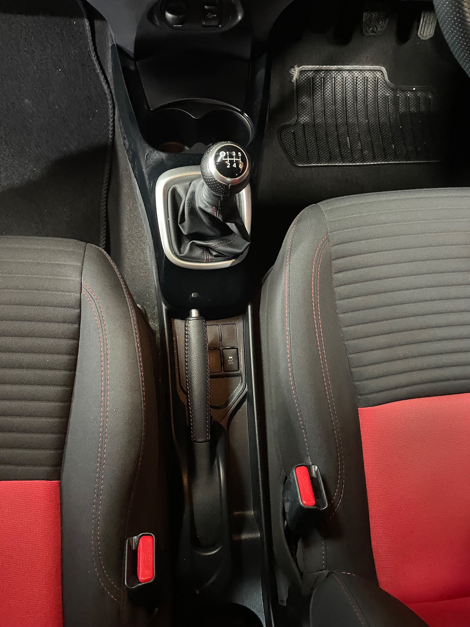 Used Toyota Yaris 2015 for sale - 76480819: Photo 13