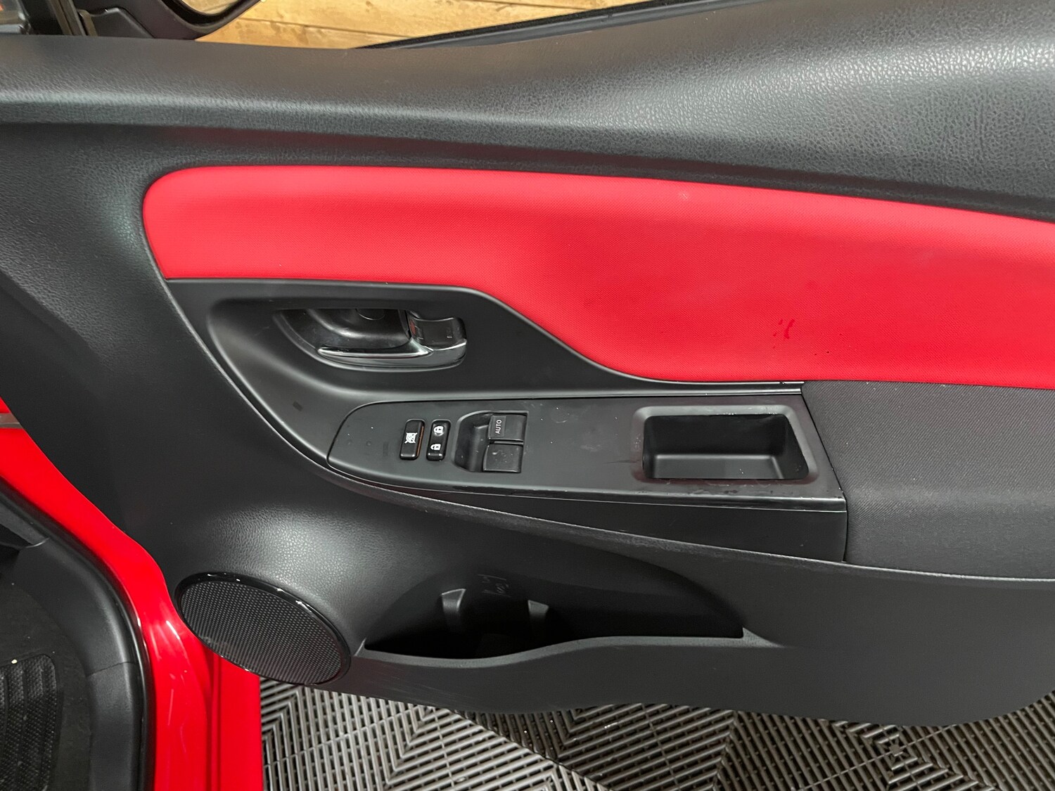 Used Toyota Yaris 2015 for sale - 76480819: Photo 14