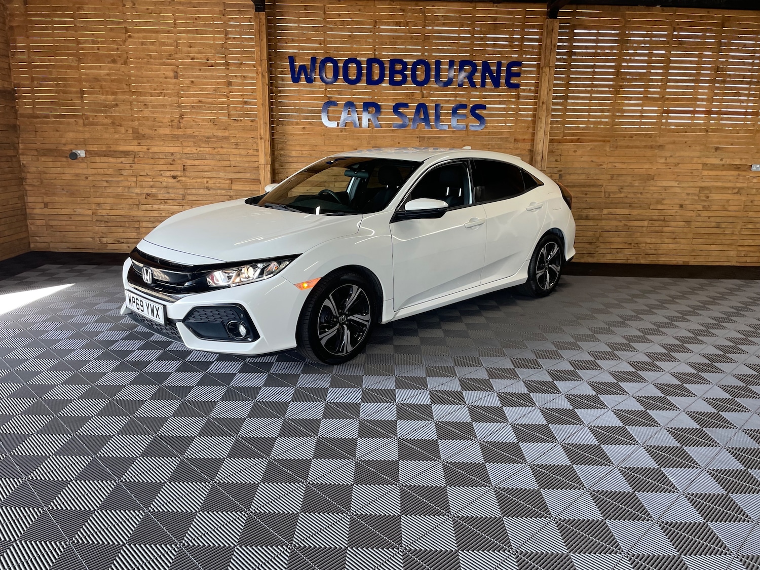 Used Honda Civic 2020 for sale - 76057790: Photo 2