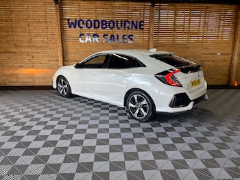 Used Honda Civic 2020 for sale - 76057790: Photo 3
