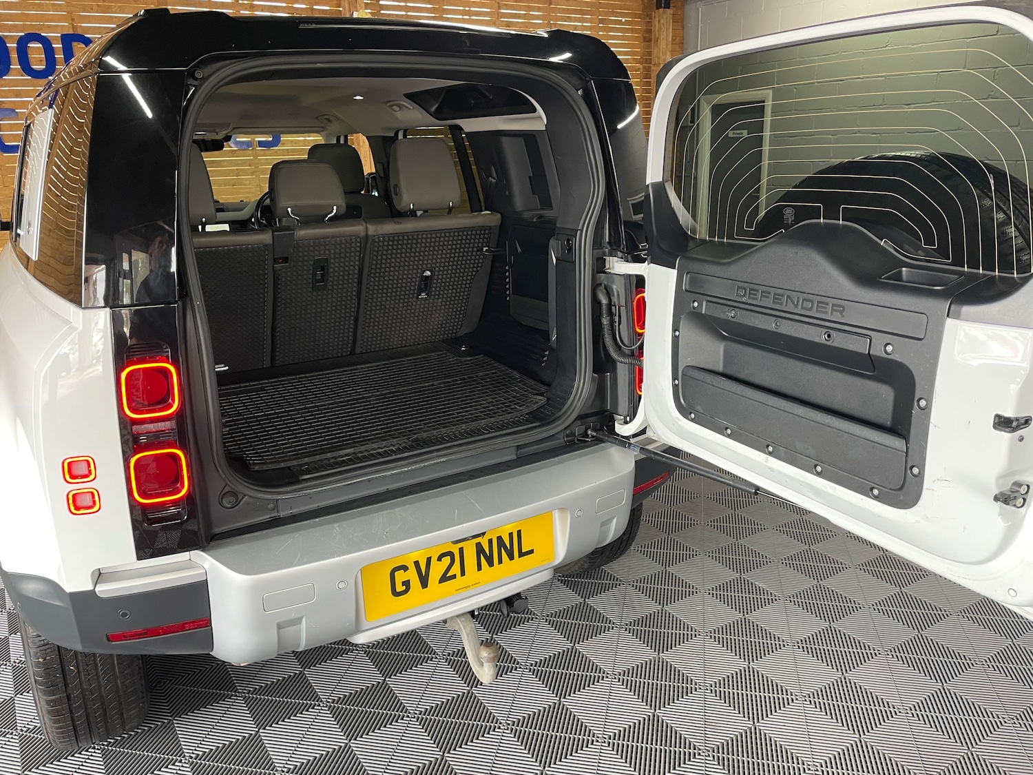 Used Land Rover Defender 110 2021 for sale - 76128013: Photo 10