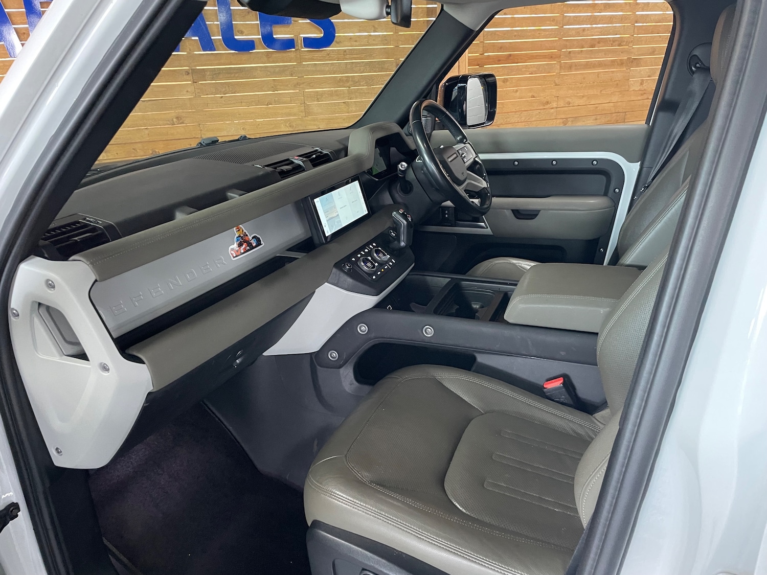 Used Land Rover Defender 110 2021 for sale - 76128013: Photo 11