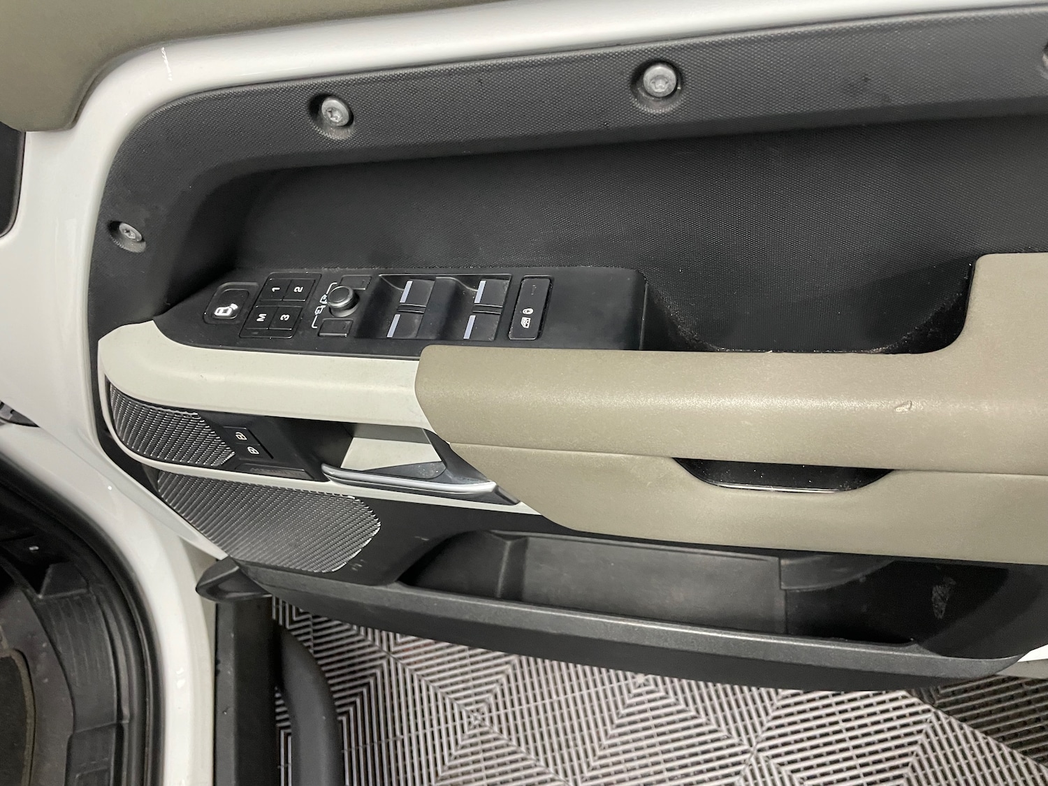 Used Land Rover Defender 110 2021 for sale - 76128013: Photo 15