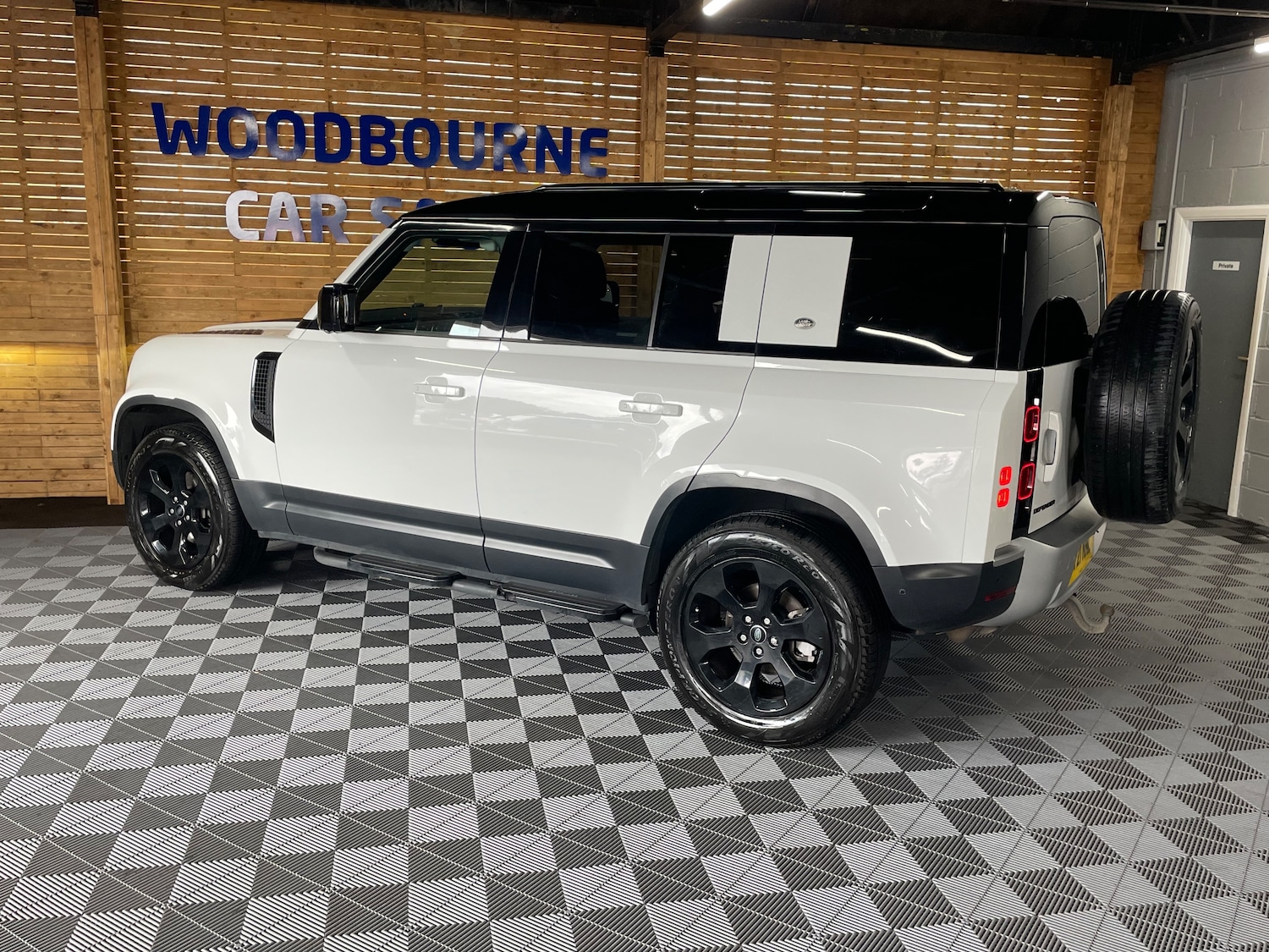 Used Land Rover Defender 110 2021 for sale - 76128013: Photo 3