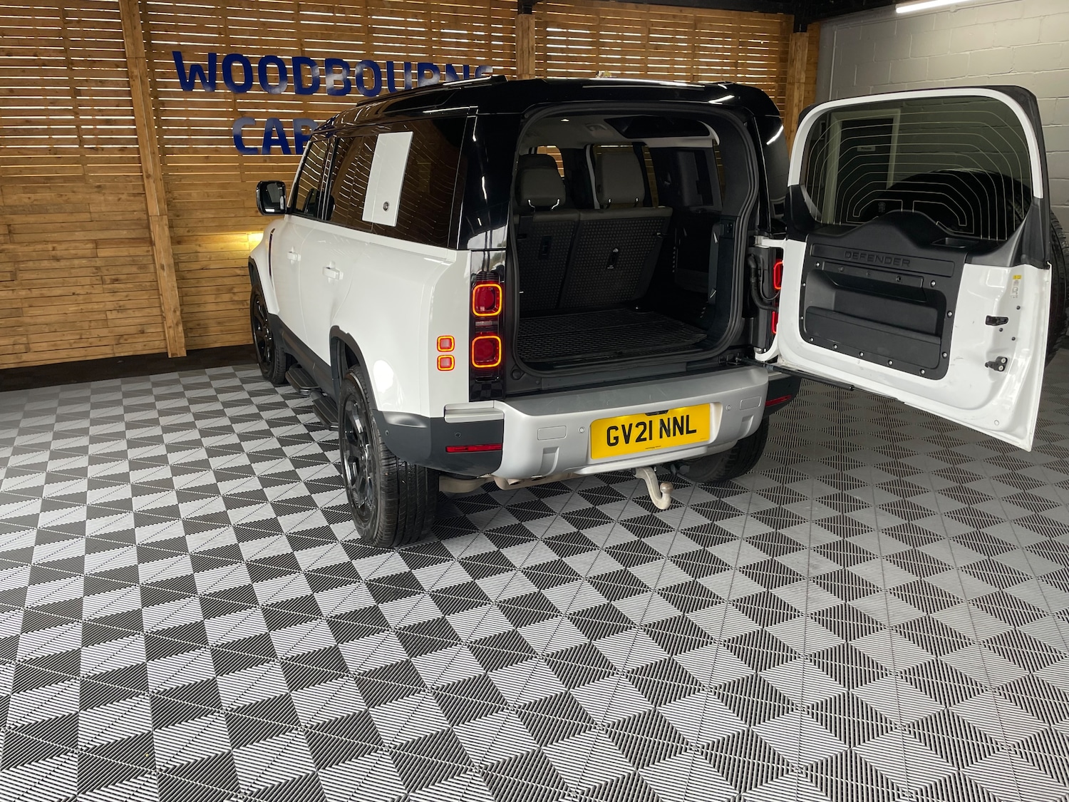 Used Land Rover Defender 110 2021 for sale - 76128013: Photo 9