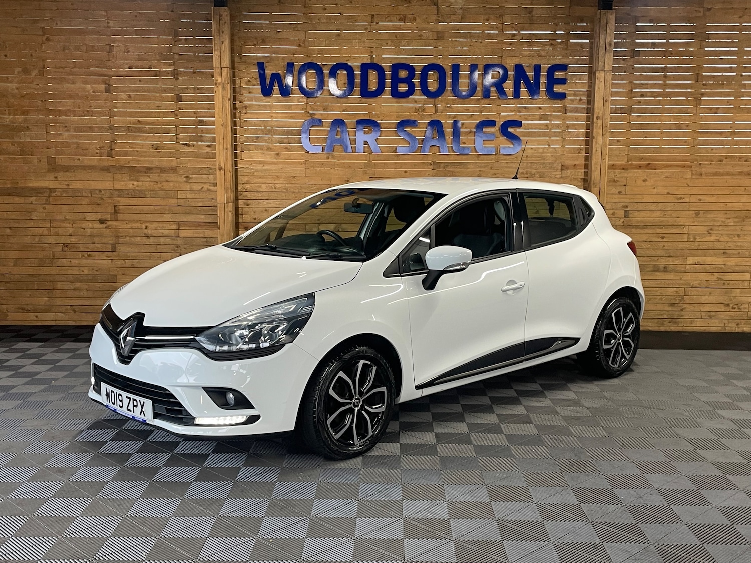 Used Renault Clio 2019 for sale - 77805009: Photo 2