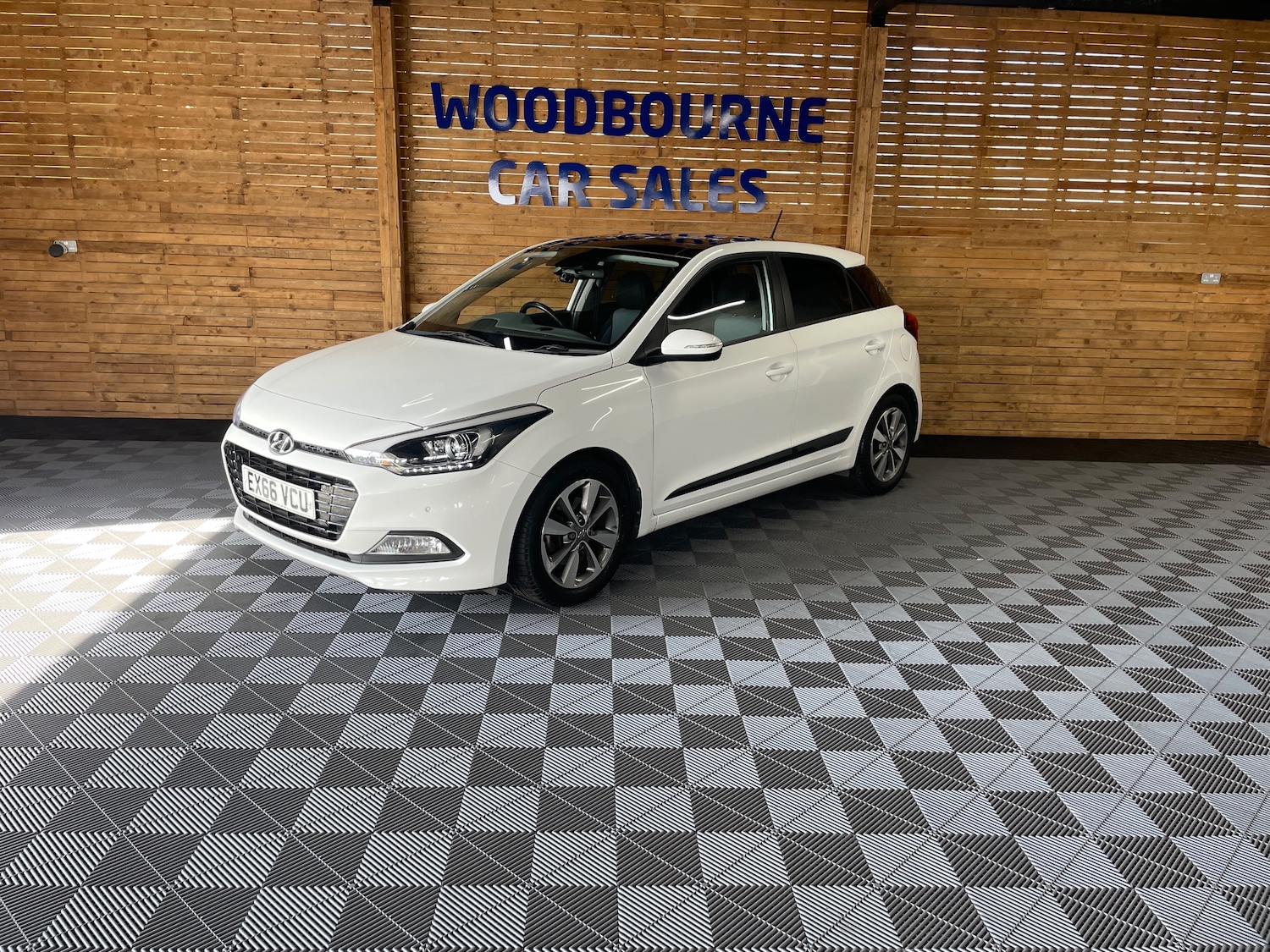 Used Hyundai i20 2016 for sale - 76057776: Photo 2