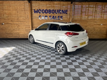 Used Hyundai i20 2016 for sale - 76057776: Photo