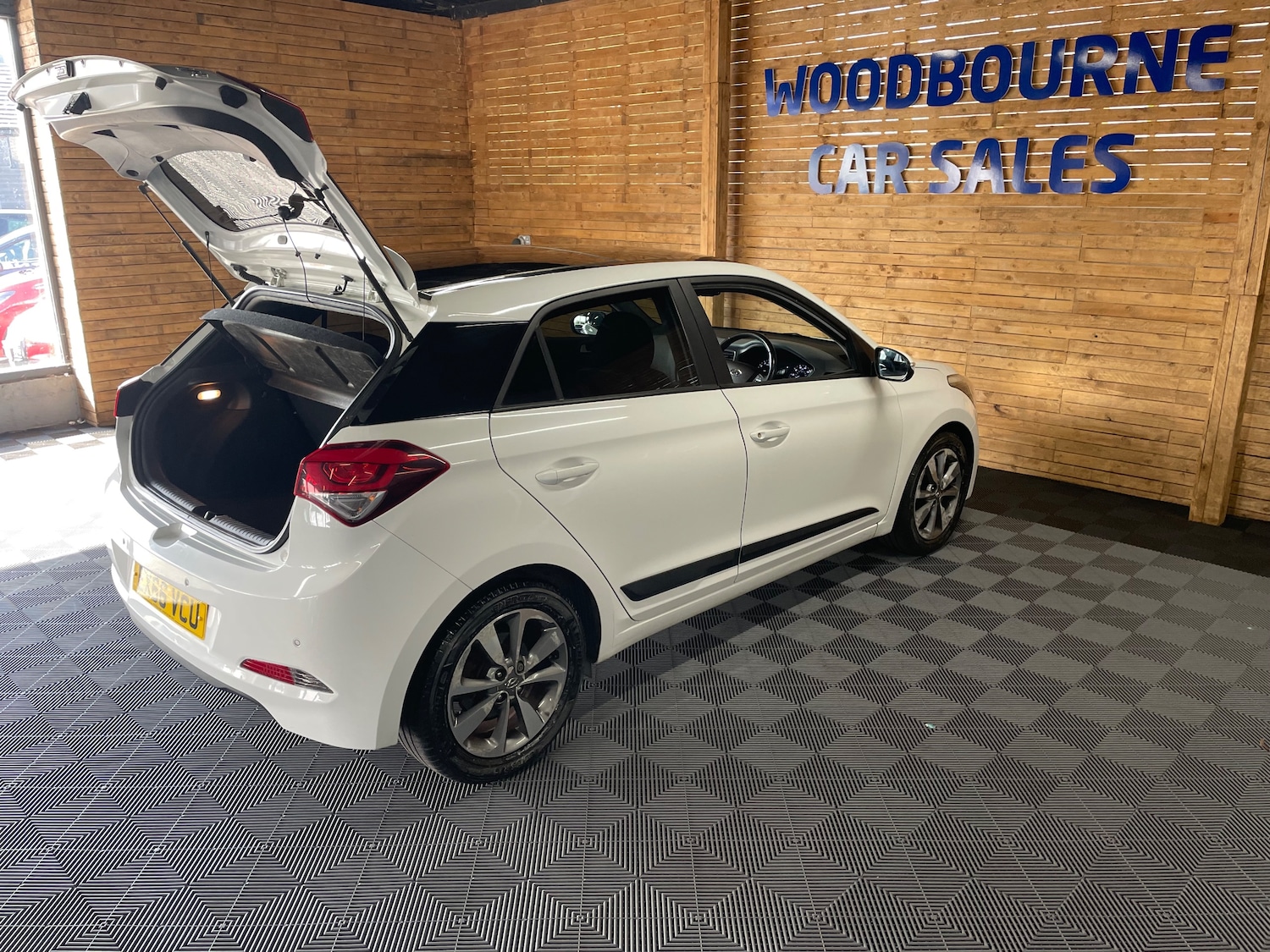 Used Hyundai i20 2016 for sale - 76057776: Photo 9
