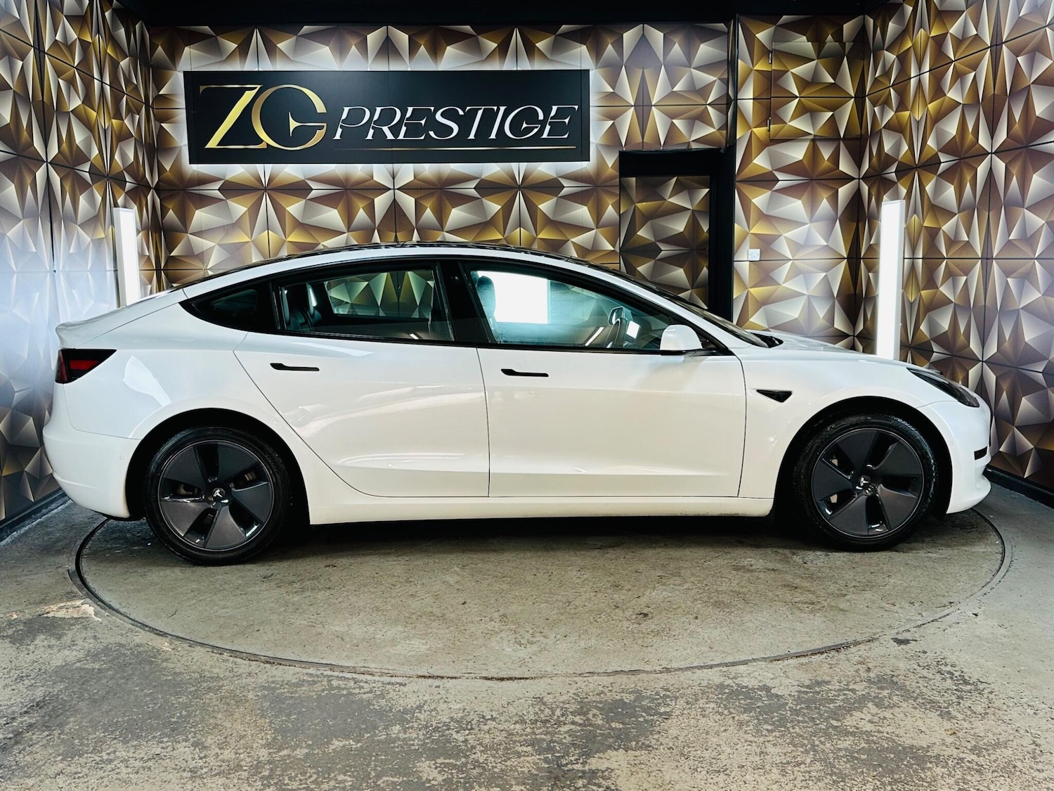 Used Tesla Model 3 2020 for sale - 76926156: Photo 9