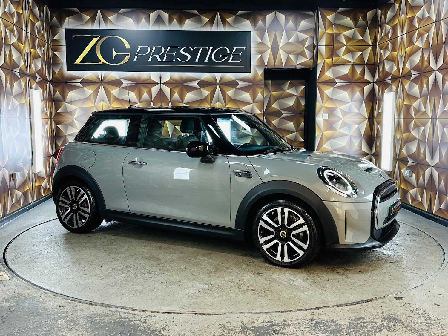Used MINI Hatch 2021 for sale - 76561829: Photo 1