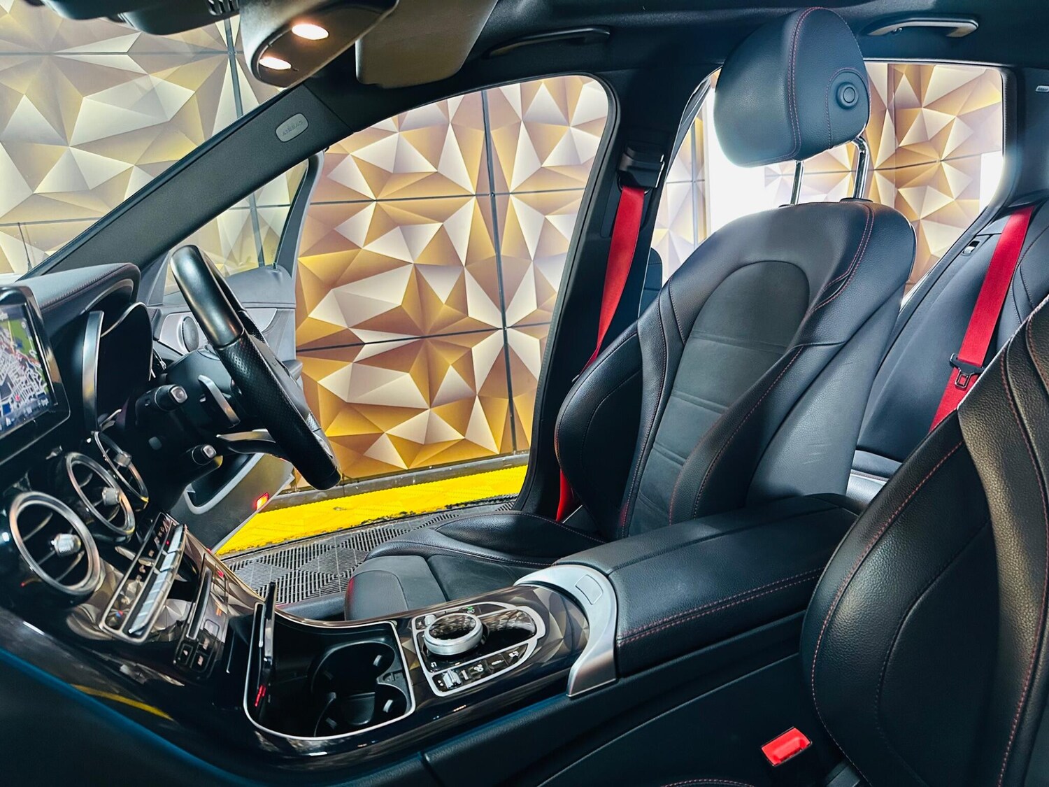 Used Mercedes-Benz C Class 2018 for sale - 77400431: Photo 4