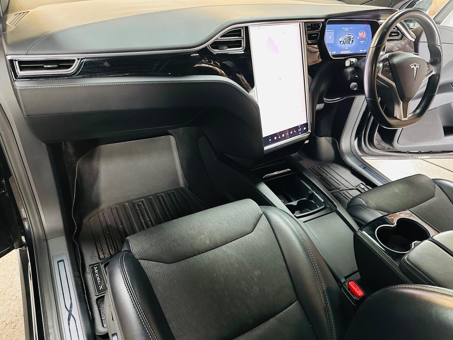 Used Tesla Model X 2018 for sale - 76059356: Photo 4