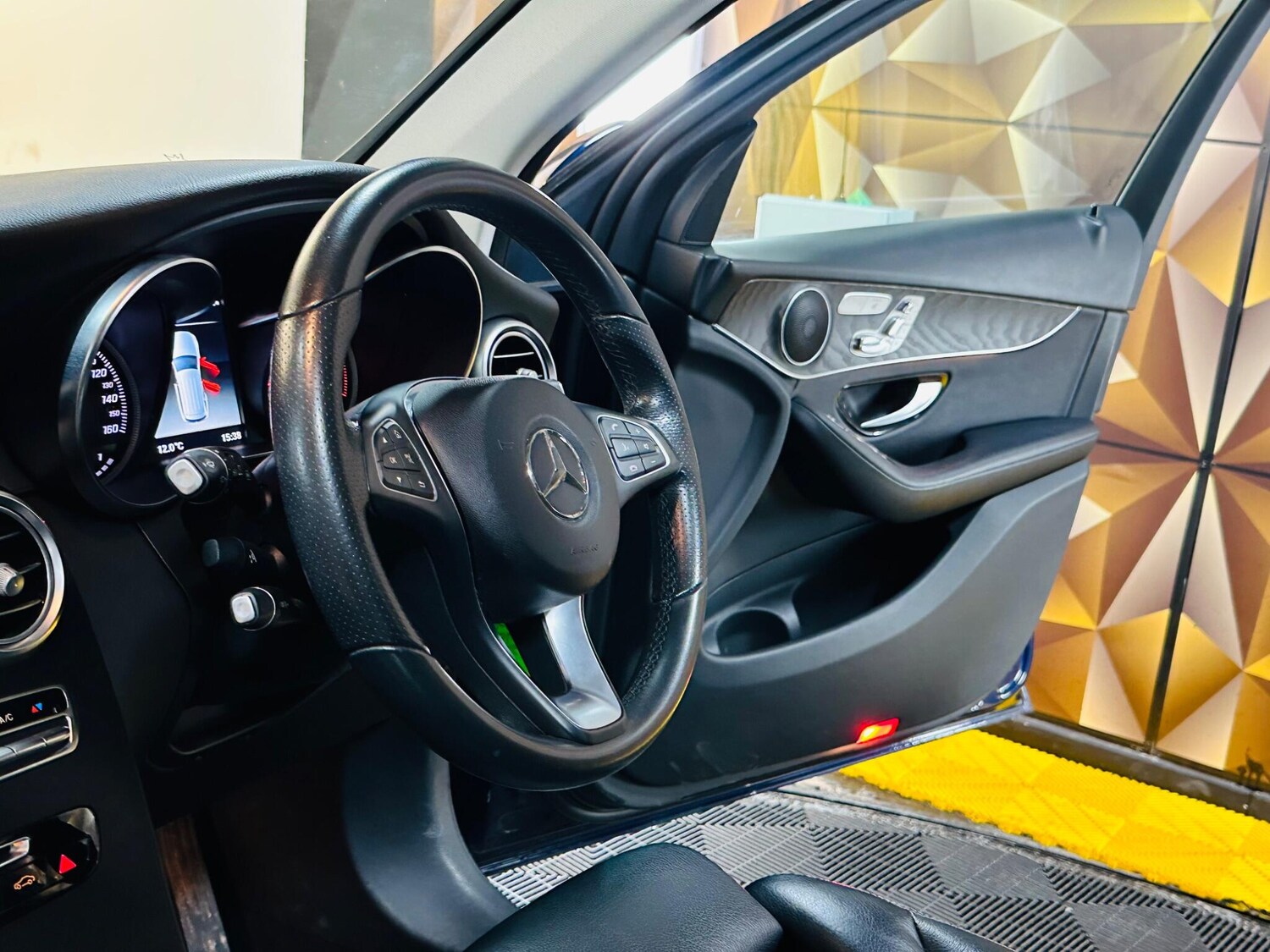 Used Mercedes-Benz GLC for sale - 77784502: Photo 38