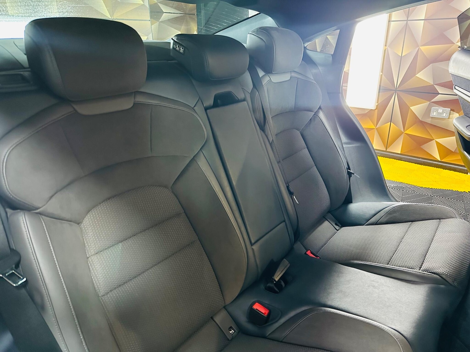 Used Porsche Taycan 2020 for sale - 77768651: Photo 26