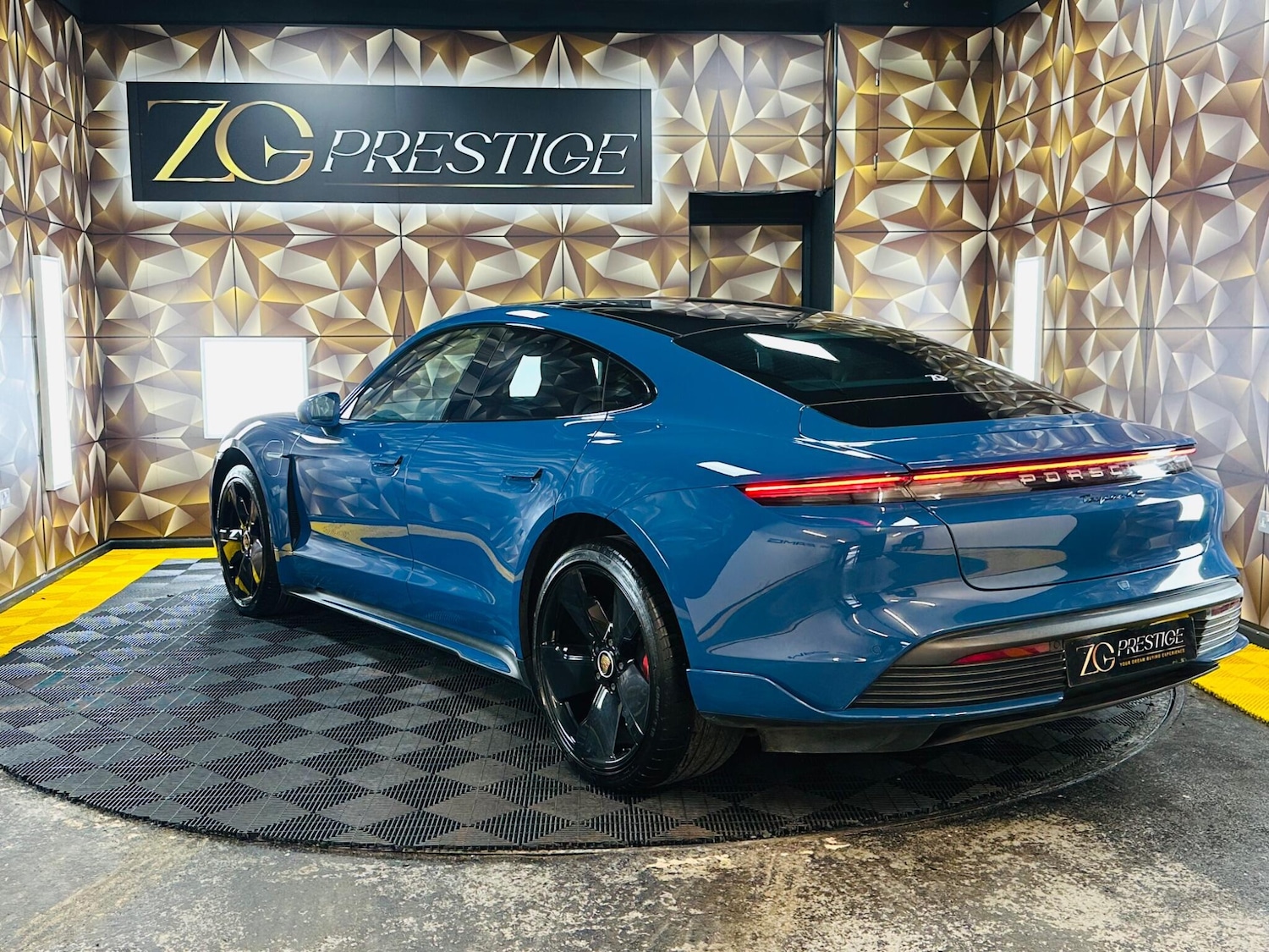 Used Porsche Taycan 2020 for sale - 77768651: Photo 38