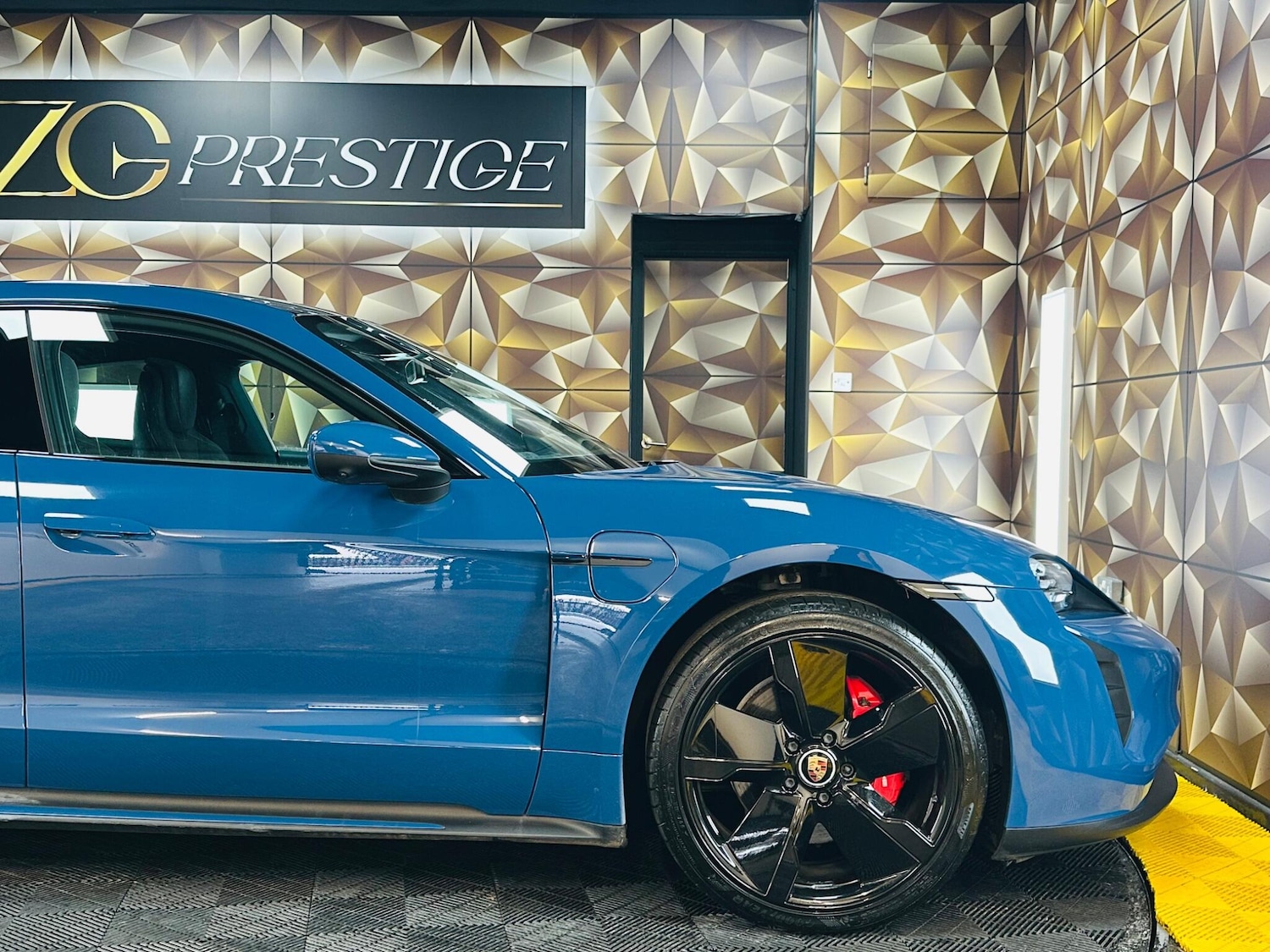 Used Porsche Taycan 2020 for sale - 77768651: Photo 42