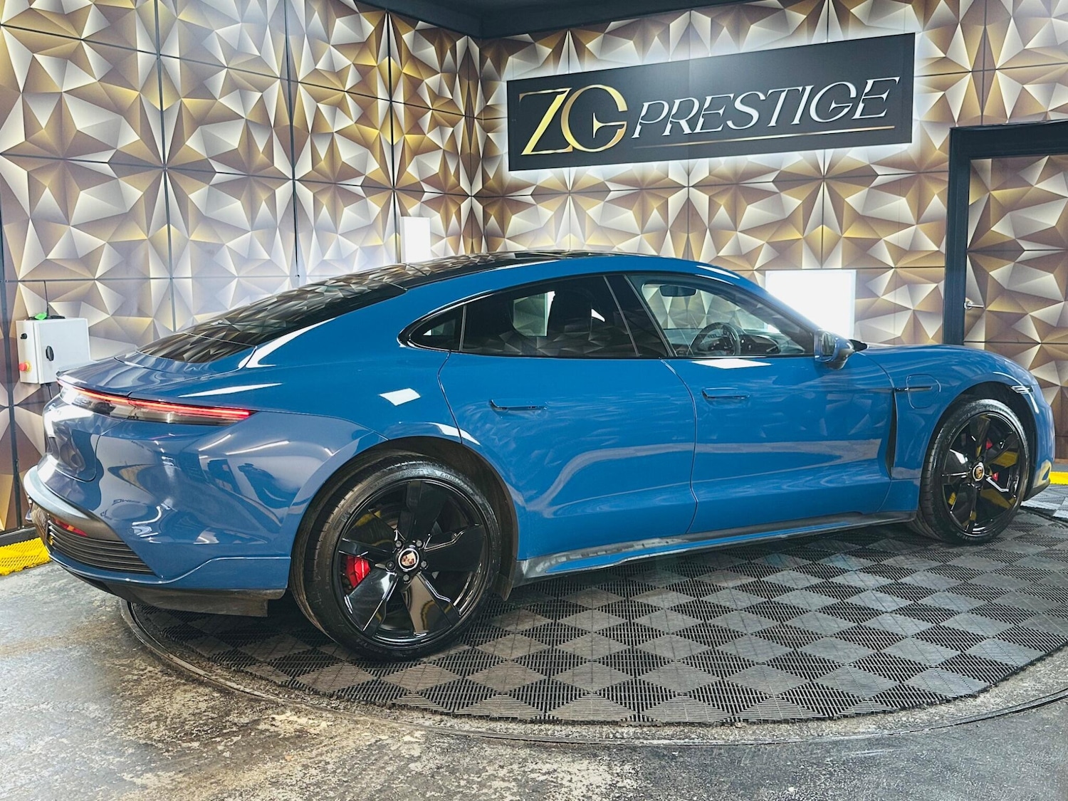 Used Porsche Taycan 2020 for sale - 77768651: Photo 48