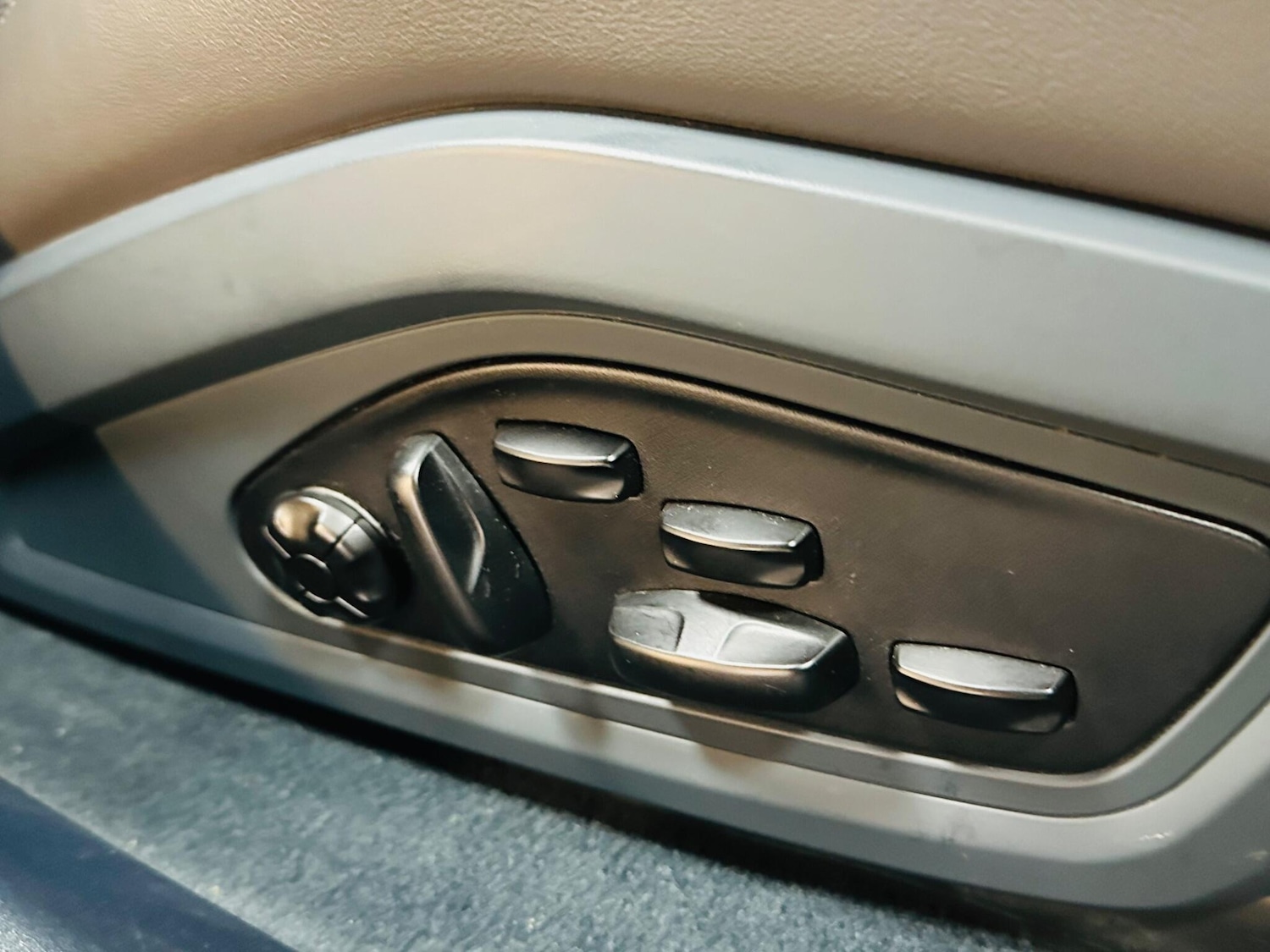 Used Porsche Taycan 2020 for sale - 77768651: Photo 61