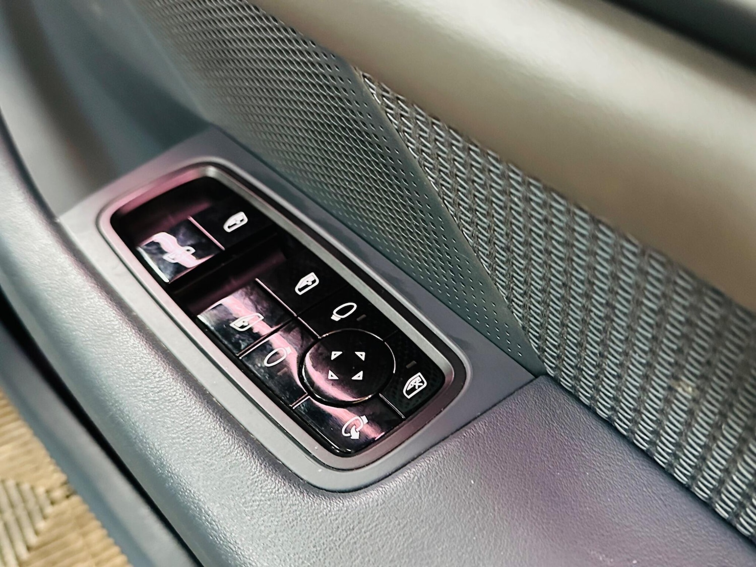 Used Porsche Taycan 2020 for sale - 77768651: Photo 62