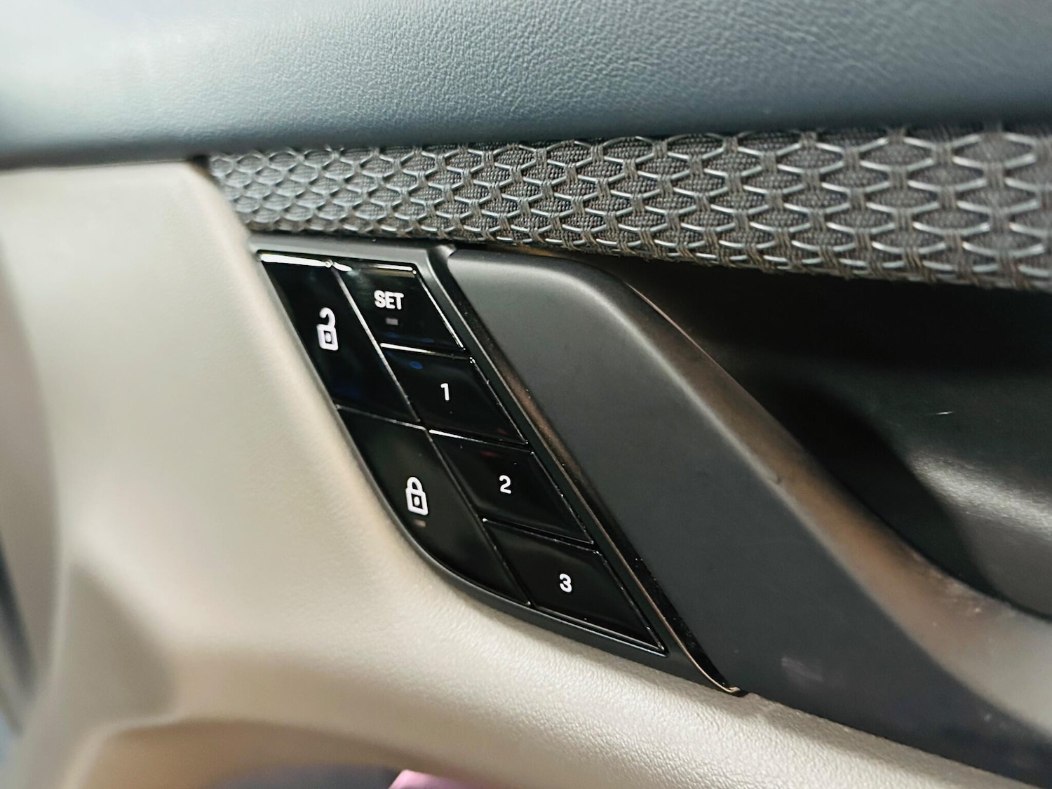 Used Porsche Taycan 2020 for sale - 77768651: Photo 63