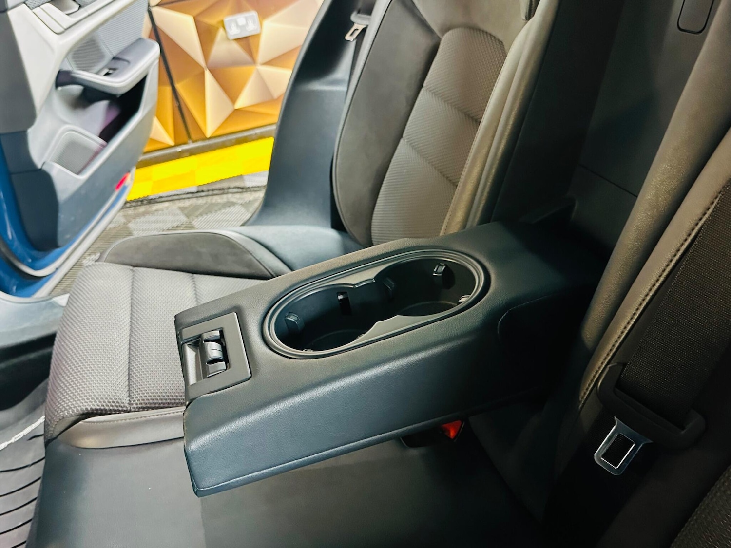 Used Porsche Taycan 2020 for sale - 77768651: Photo 64