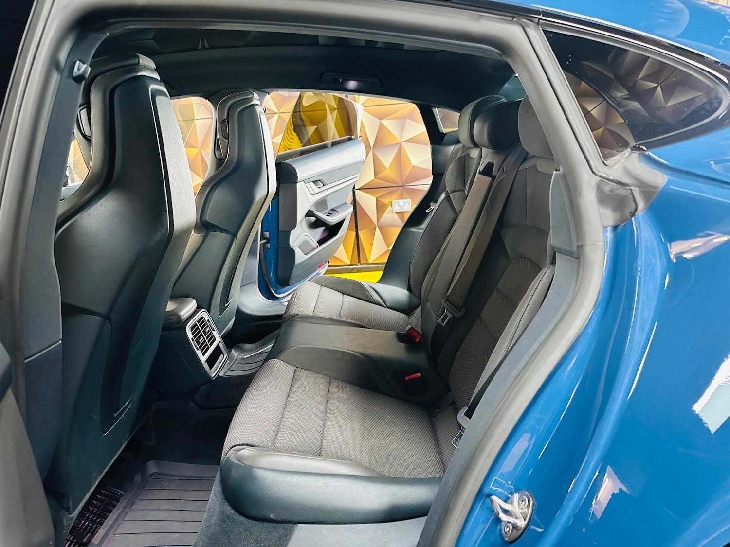 Used Porsche Taycan 2020 for sale - 77768651: Photo 65