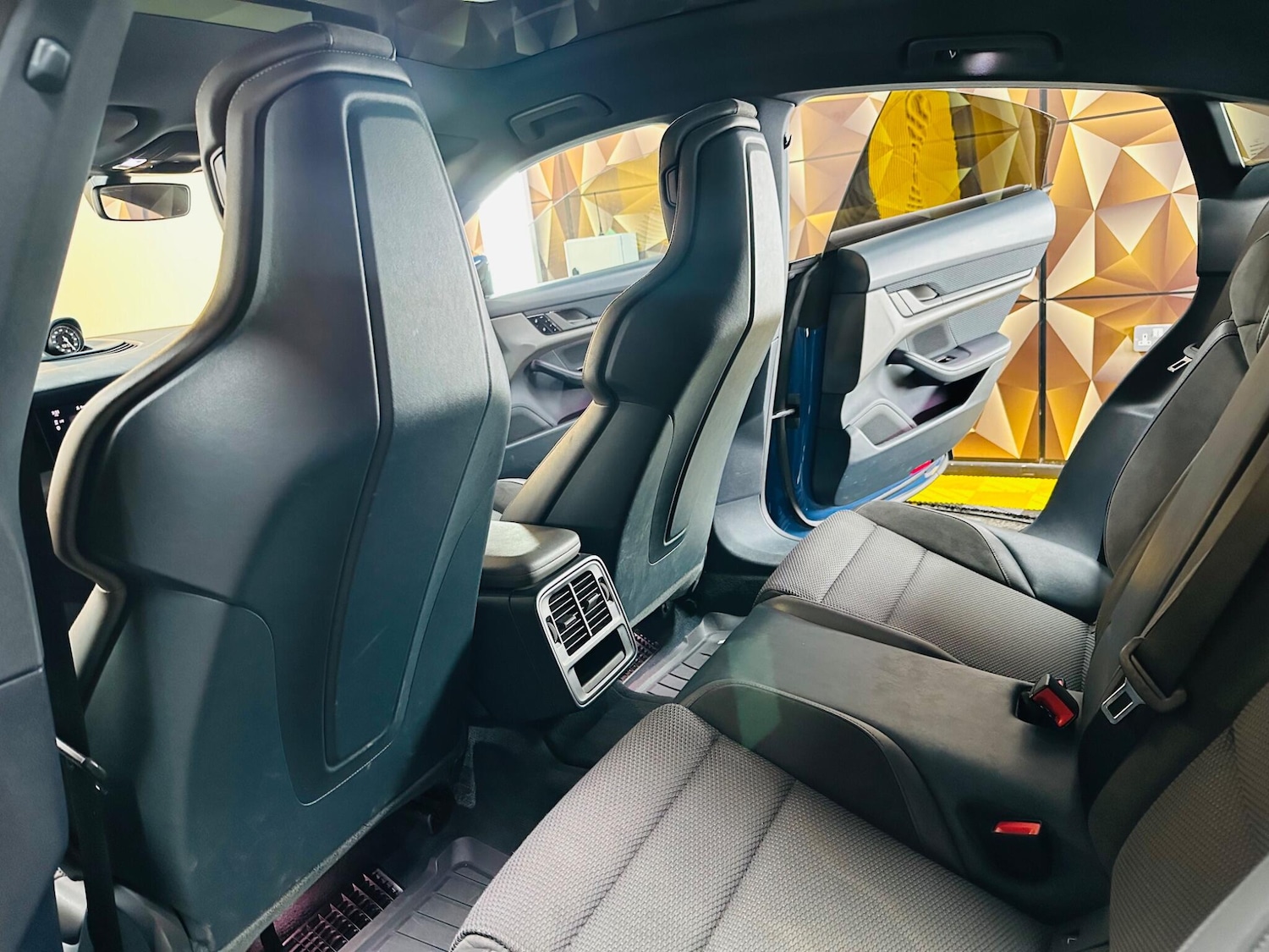 Used Porsche Taycan 2020 for sale - 77768651: Photo 66