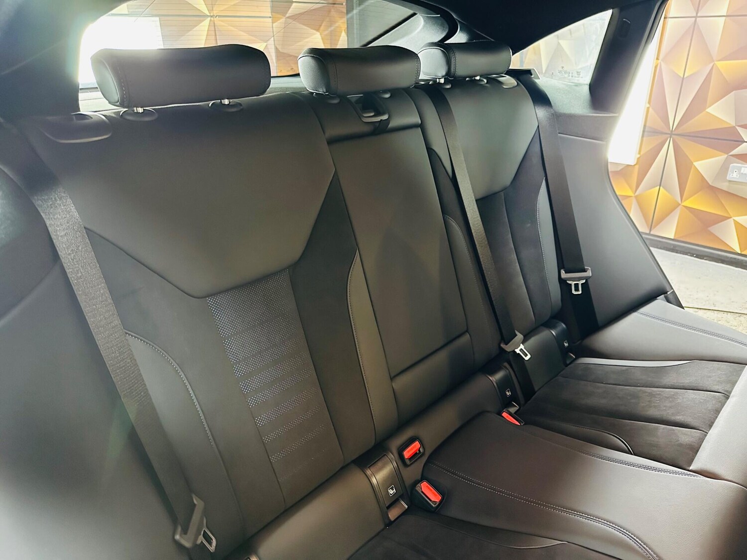 Used BMW i4 2024 for sale - 76094399: Photo 30