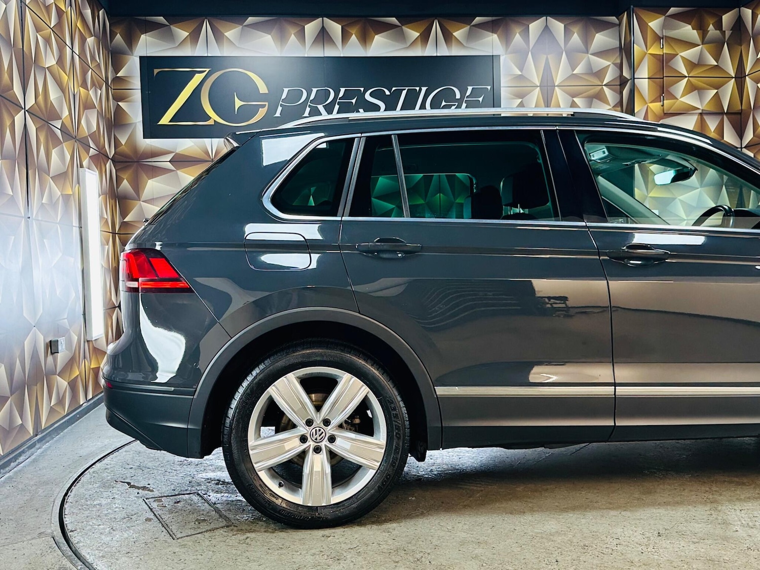 Used Volkswagen Tiguan 2020 for sale - 76550207: Photo 38