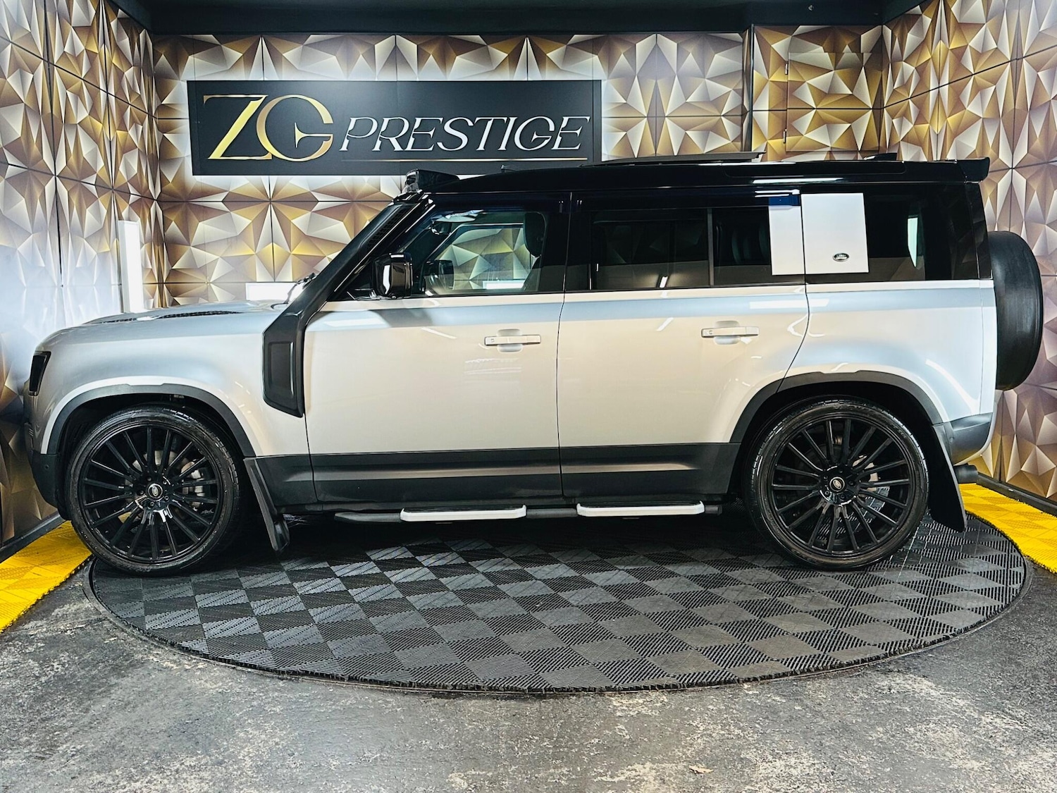 Used Land Rover Defender 110 for sale - 77523785: Photo 11