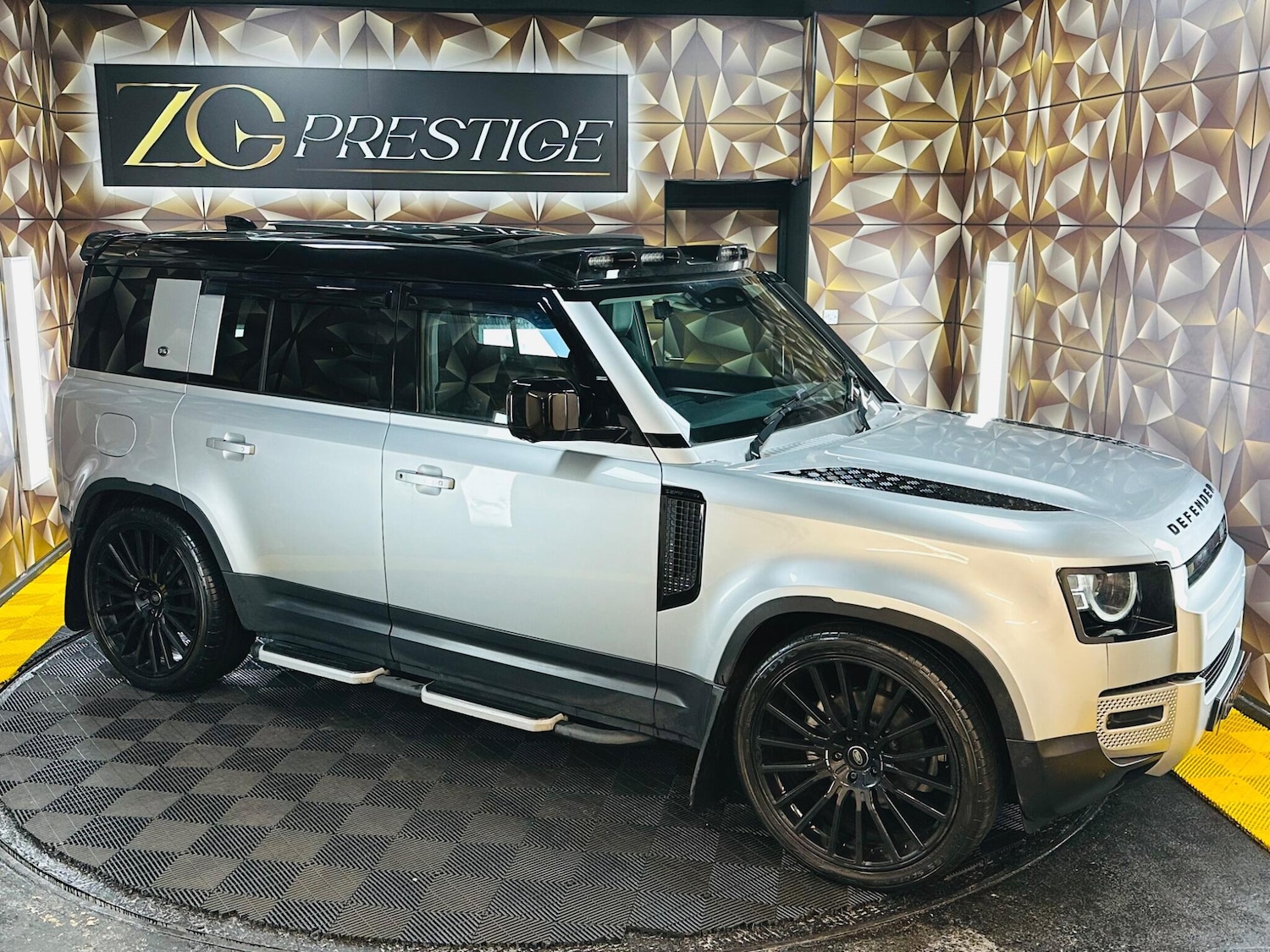 Used Land Rover Defender 110 for sale - 77523785: Photo 13