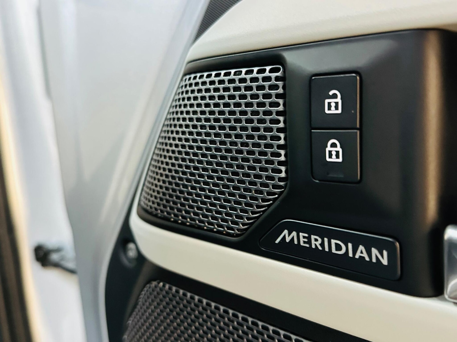 Used Land Rover Defender 110 for sale - 77523785: Photo 18