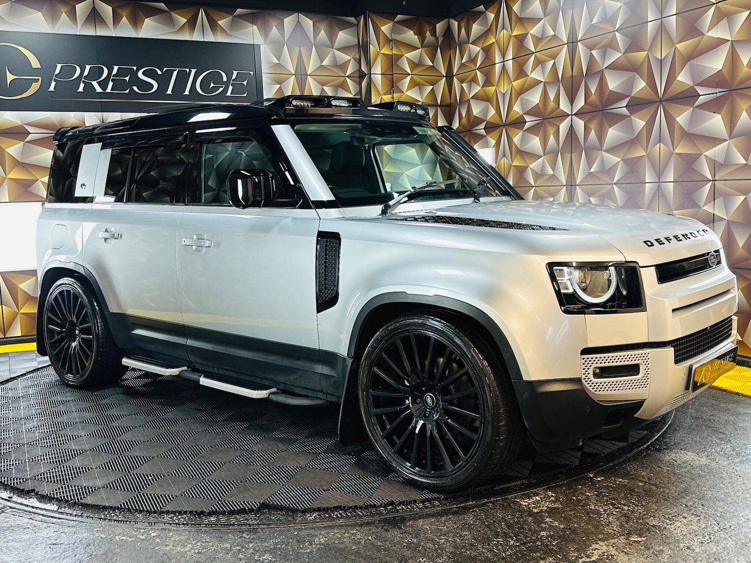 Used Land Rover Defender 110 for sale - 77523785: Photo 21