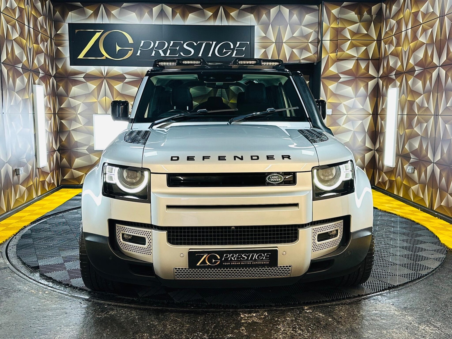 Used Land Rover Defender 110 for sale - 77523785: Photo 3